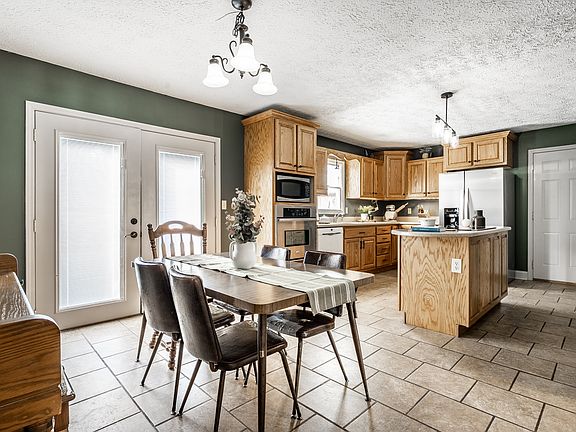 2nd image of 918 Briarwood Dr