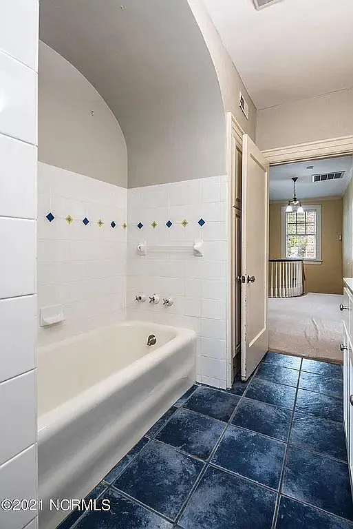 5 bed, 3009 sqft, $4,500 — Photo 2