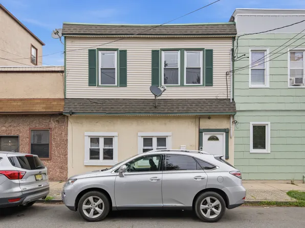 71 E 22nd St #1, Bayonne, NJ 07002