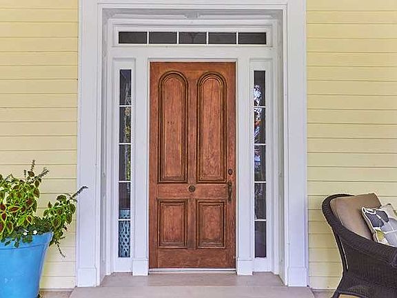 5th image of 521 Hover Avenue Ext