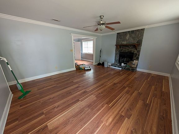3rd image of 741 Cherry Dr SE