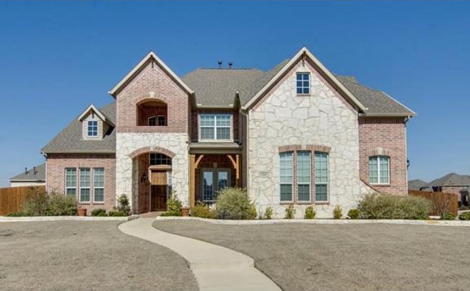1st image of 210 Aspen Ln