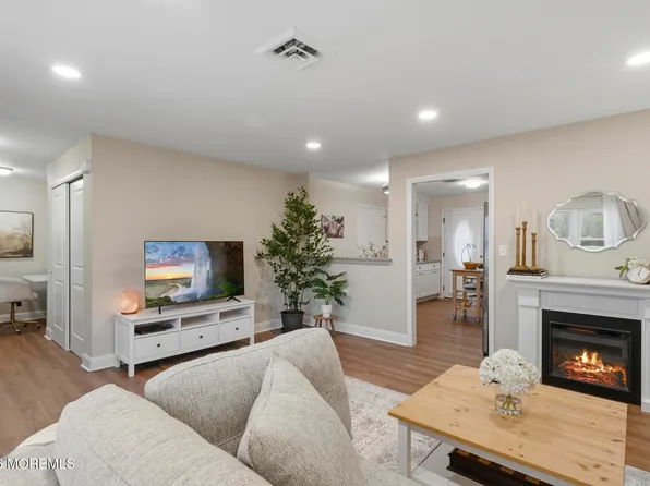 646 B Plymouth Drive, Lakewood, NJ 08701