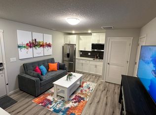 380 Yvonne St #B, Woodburn, OR 97071