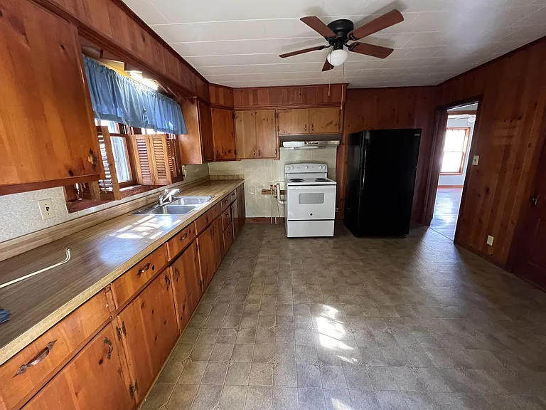 347 S Cedar St — Photo 7