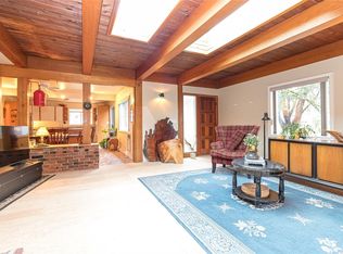 8050 Rae Leigh Pl, Central Saanich, BC V8M 1S2