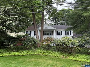 16 Kennedy Dr, Cresskill, NJ 07626