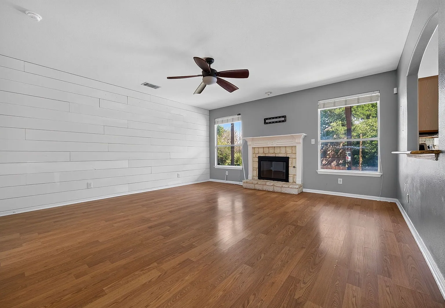 4 bed, 2.5 bath, 2425 sqft, $2,950 — Photo 4
