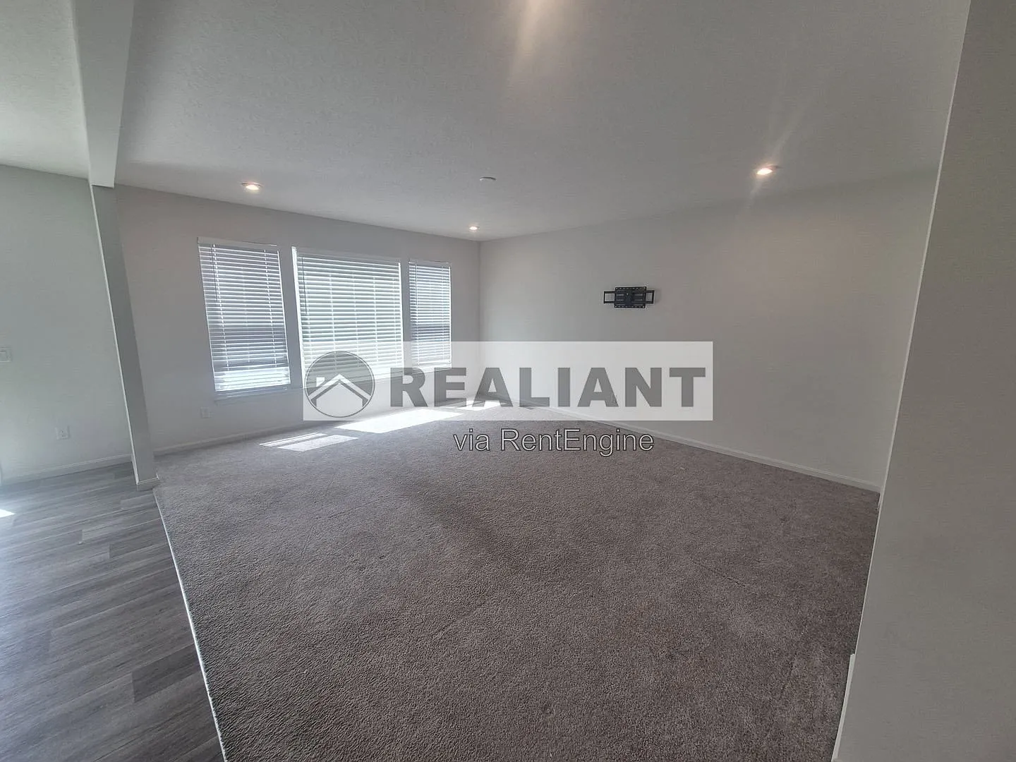 4 bed, 2.5 bath, 2864 sqft, $3,595 — Photo 3