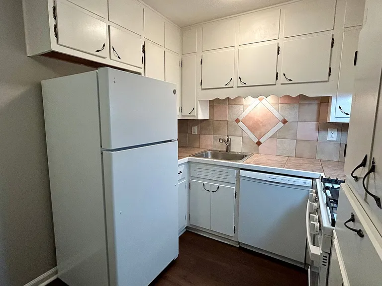 4110 Clairmont Ave S — Photo 4