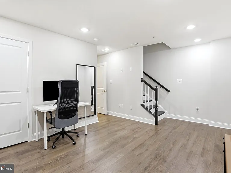 7140 Banbury Dr — Photo 39