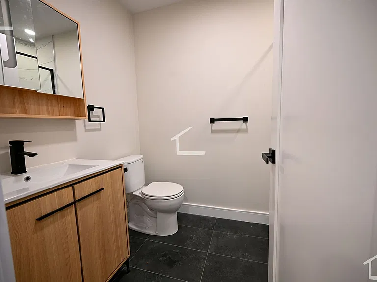 18 Winchester St #8A — Photo 8