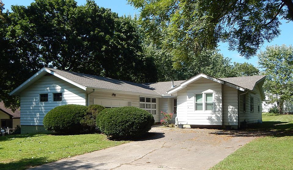 1st image of 3209 Douglas St