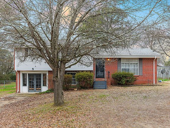 2nd image of 8 Dogwood Dr