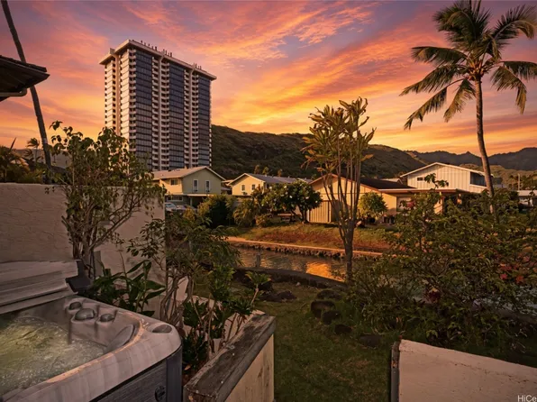 211 Kawaihae St #D5, Honolulu, HI 96825