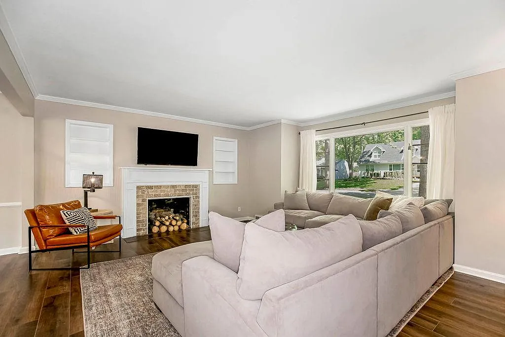 3 bed, 2100 sqft, $2,500 — Photo 4