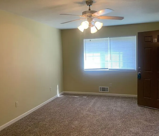 3314 S Oxford Ave #B — Photo 2