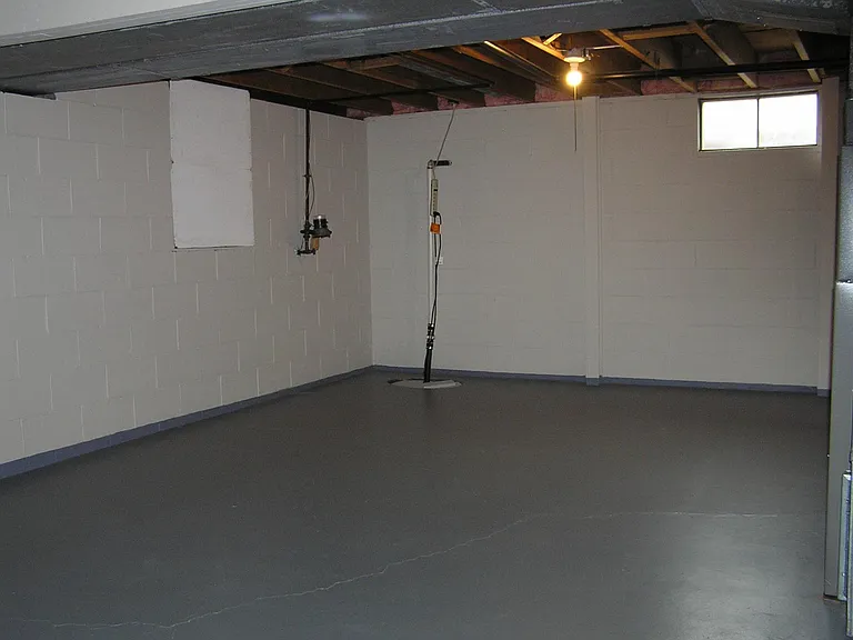 Basement: W 24'11"x L 25'8" = 640sq. ft Two of six