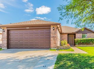 1320 Castle Ridge Rd, Fort Worth, TX 76140