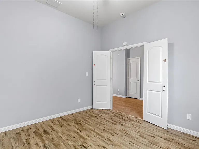 4114 Lee Hutson Dr — Photo 10