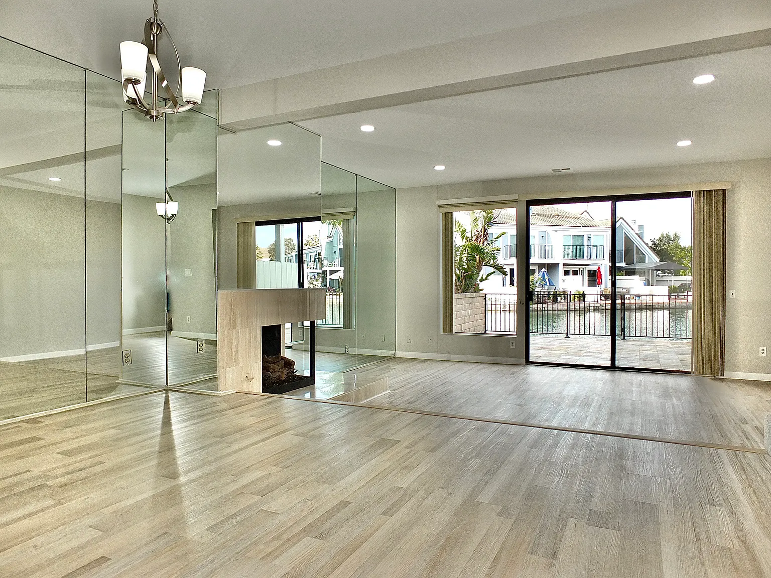 3 bed, 2.5 bath, 1820 sqft, $4,995 — Photo 4