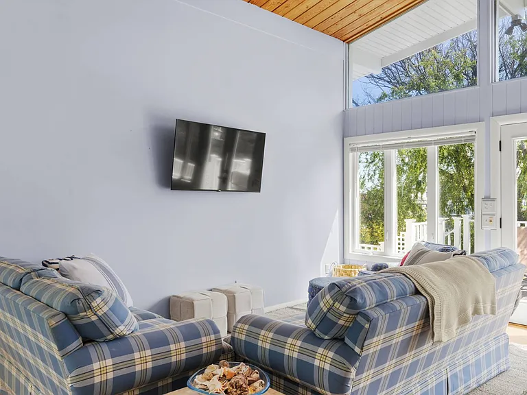 423 Dune Rd #A — Photo 5