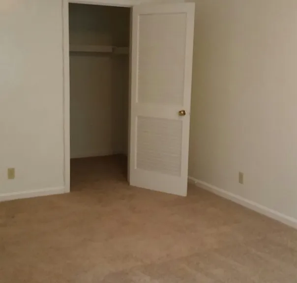 300 Jefferson St — Photo 14
