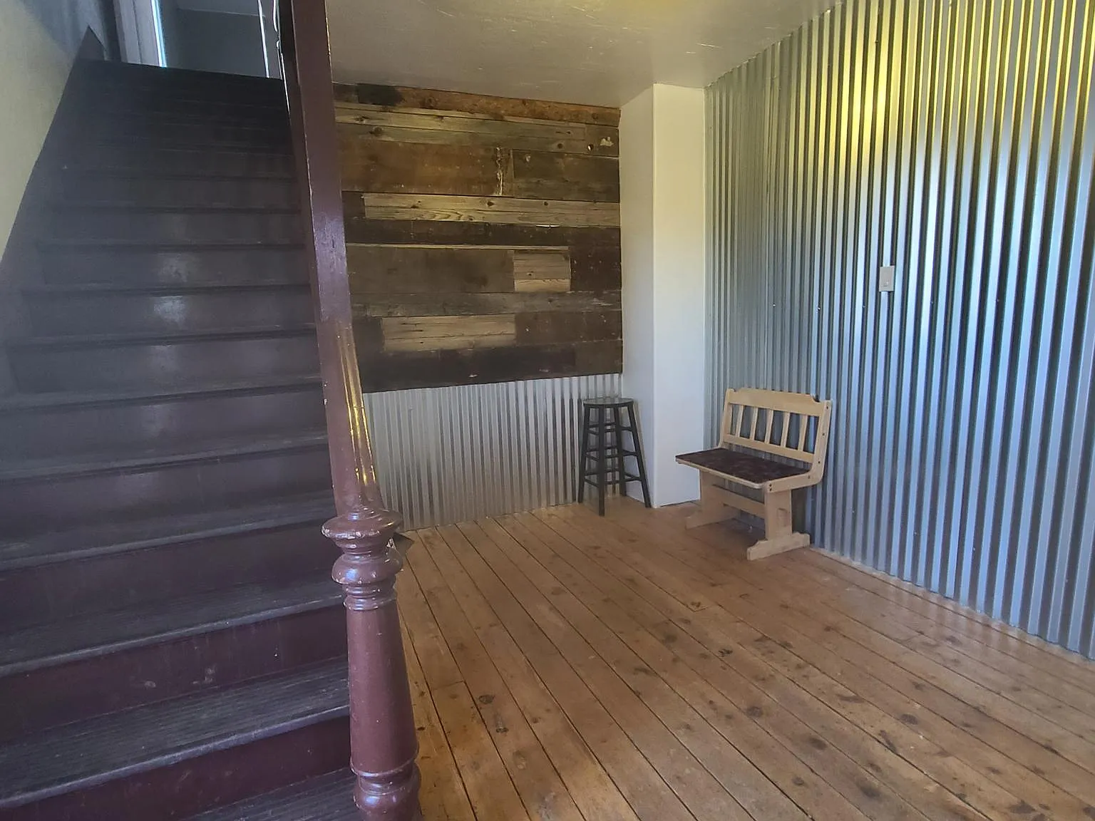 3 bed, 1100 sqft, $2,700 — Photo 2