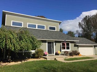 13081 Boulder Farm Dr, Charlevoix, MI 49720