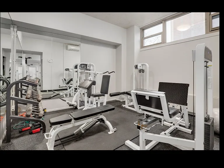 1550 N Lake Shore Dr #4D — Photo 32