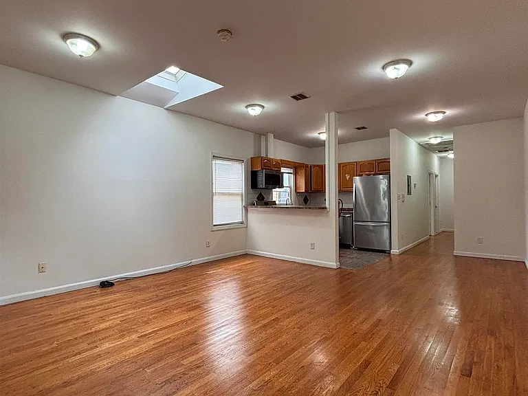 215 Delaware Ave — Photo 4