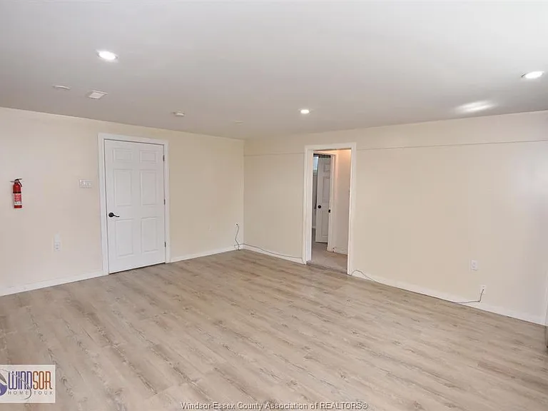 600 Cousineau Rd #LOWER — Photo 32