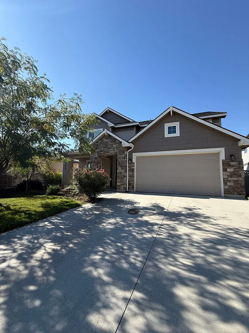 Spacious 5-Bedroom Meridian Home with Huge Fenced Backyard & Covered Patio — Photo 1