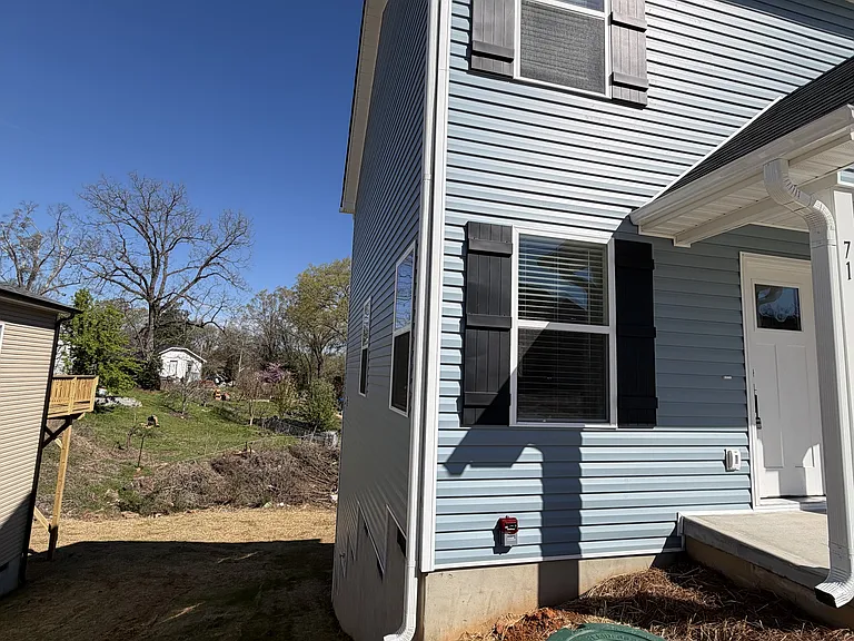 71 Woodsdale Pl SE — Photo 2