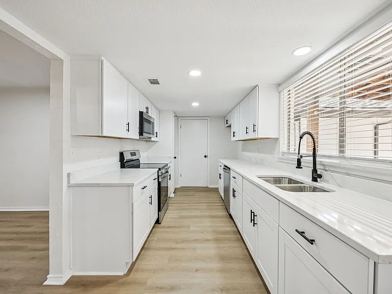 5909 Mark Ln — Photo 11