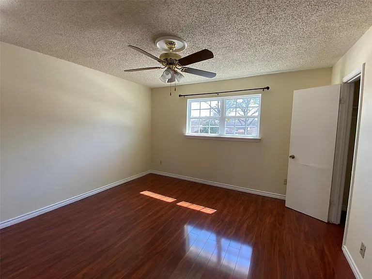 8470 Leawood Blvd — Photo 9