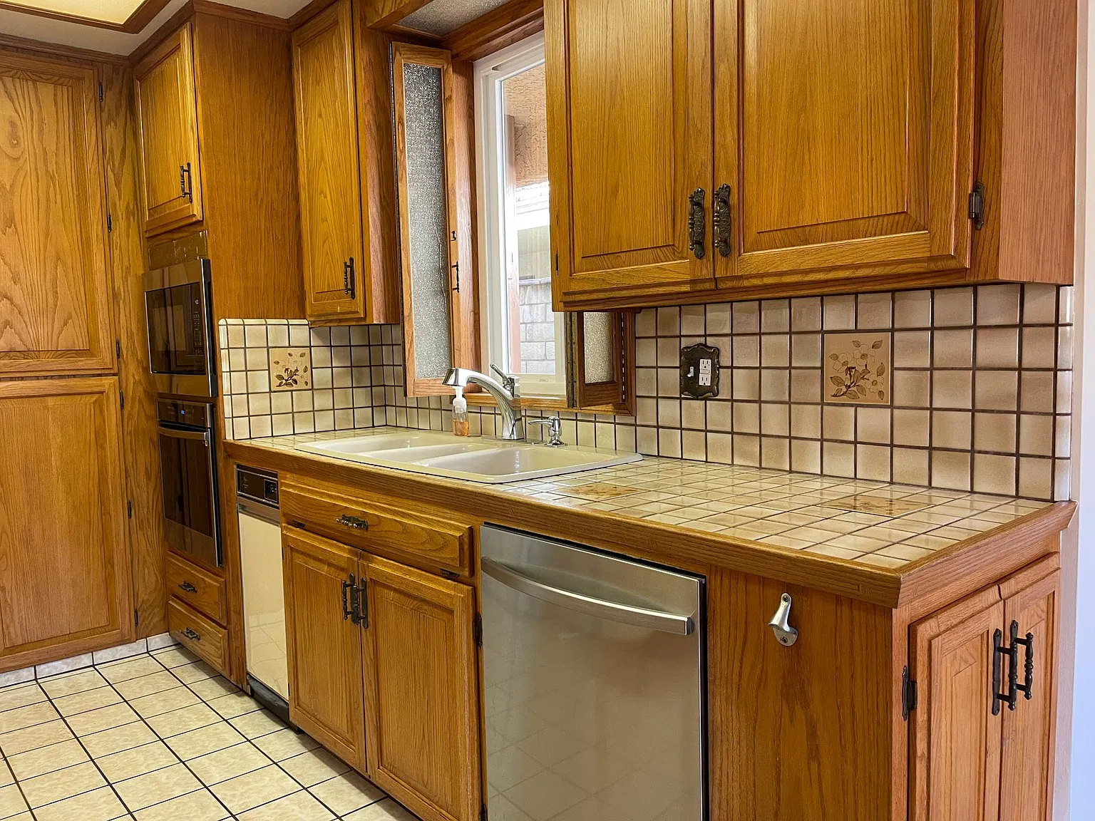 321 Gladys Avenue — Photo 3