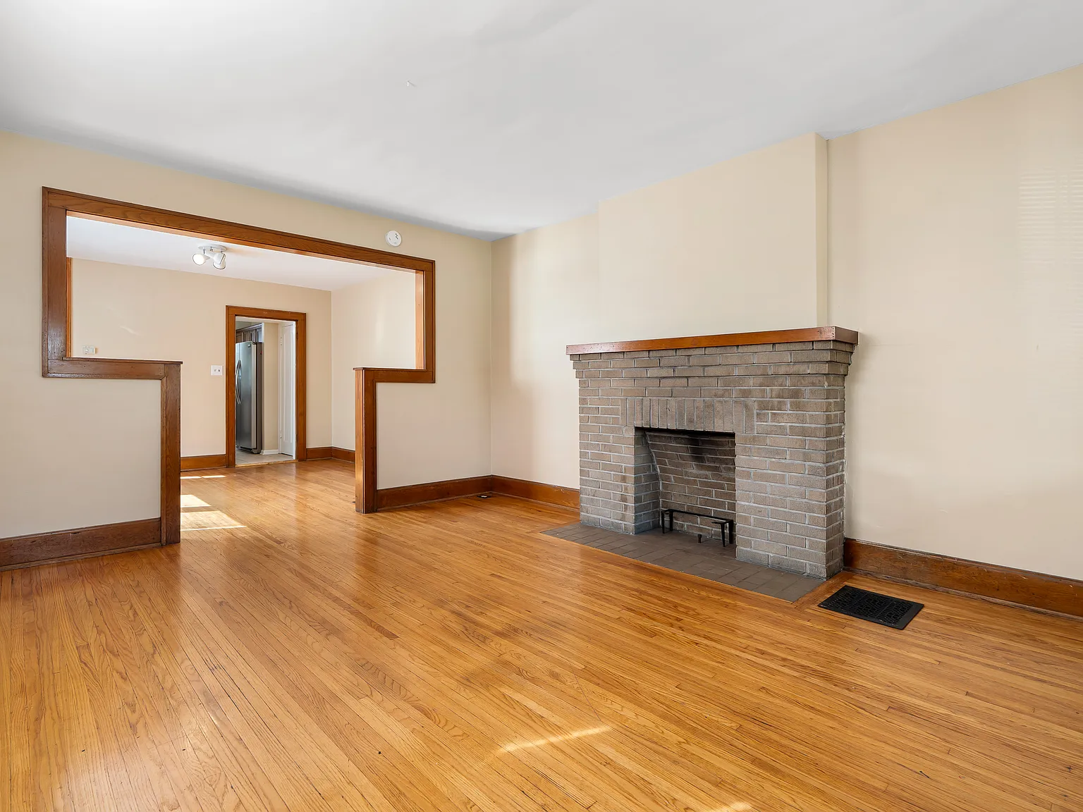 3 bed, 1.5 bath, 1280 sqft, $1,999 — Photo 4