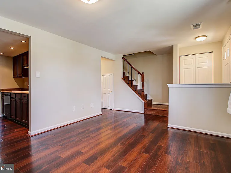 6324 Lightburn Ct — Photo 7