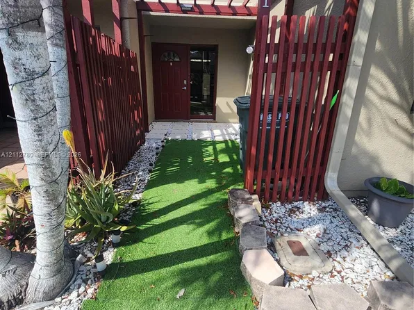 11011 S Lakeview Dr #11011, Pembroke Pines, FL 33026