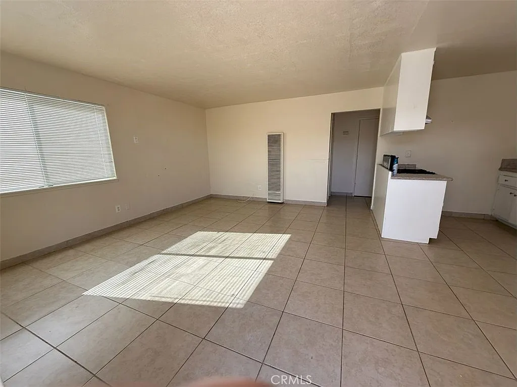 1 bed, 720 sqft, $1,300 — Photo 3
