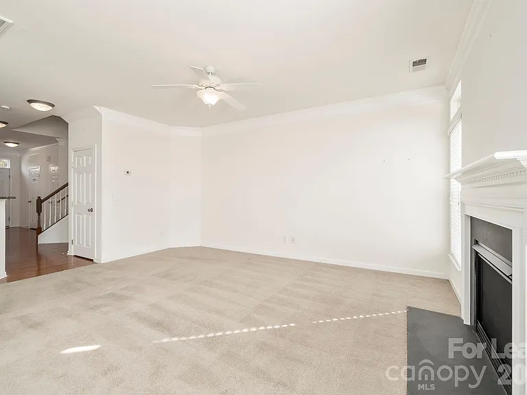 413 Armour St — Photo 9