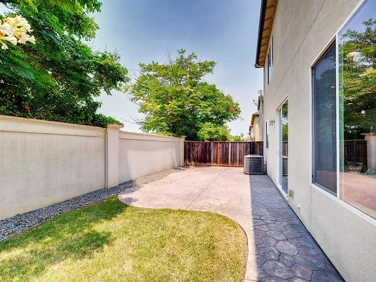 1867 Silk Wood Ln — Photo 10