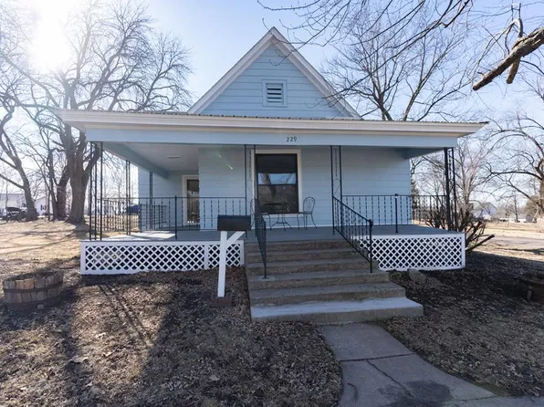 229 W Walker St, Marceline, MO 64658