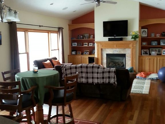 open floor plan w/fireplace