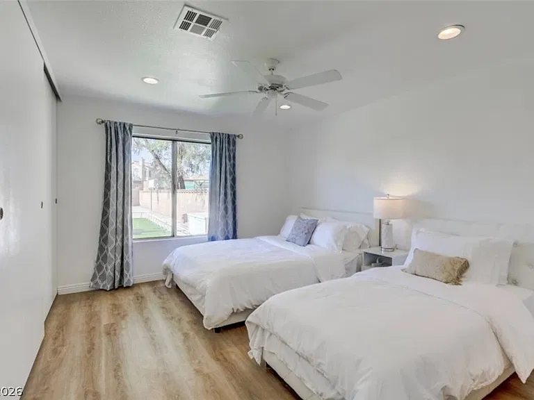 7385 Vireo Dr — Photo 10