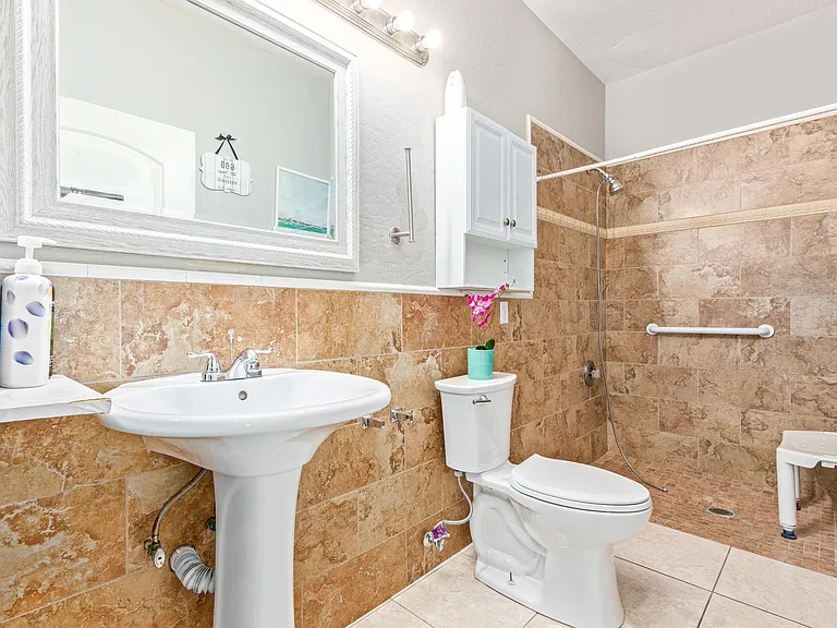 W Country Gables Dr — Photo 4