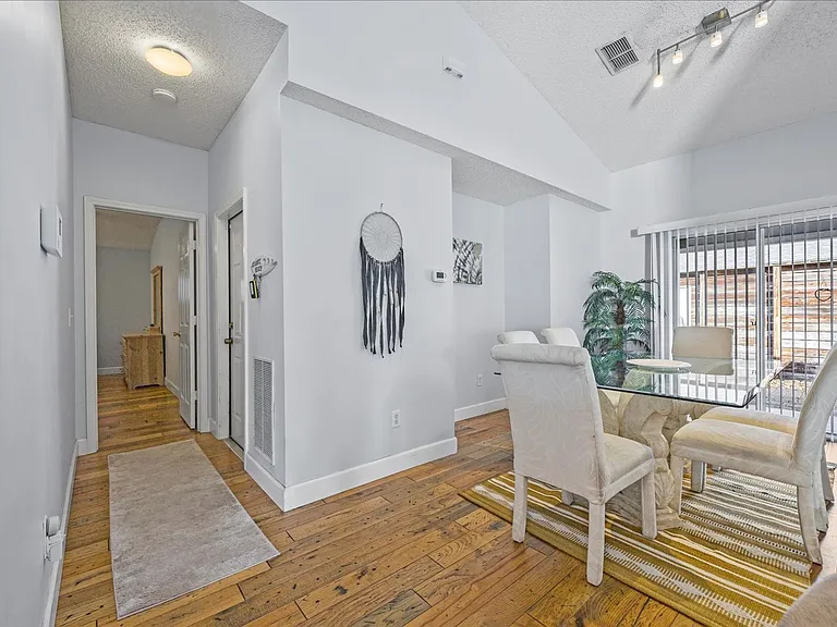 1073 Stocks St — Photo 17