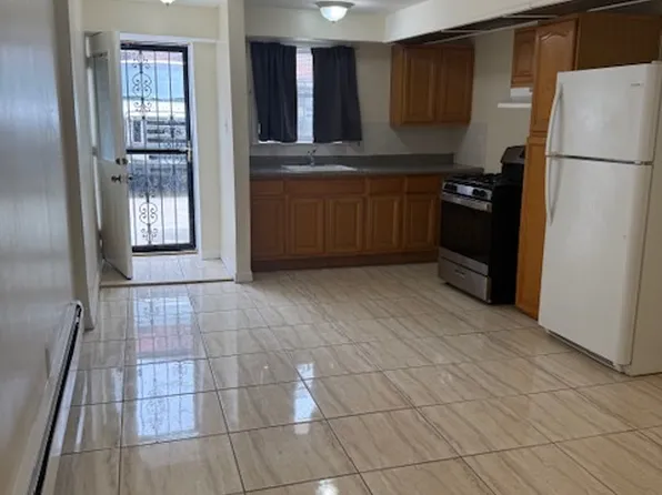 737 East 58th Street image 1 of 14