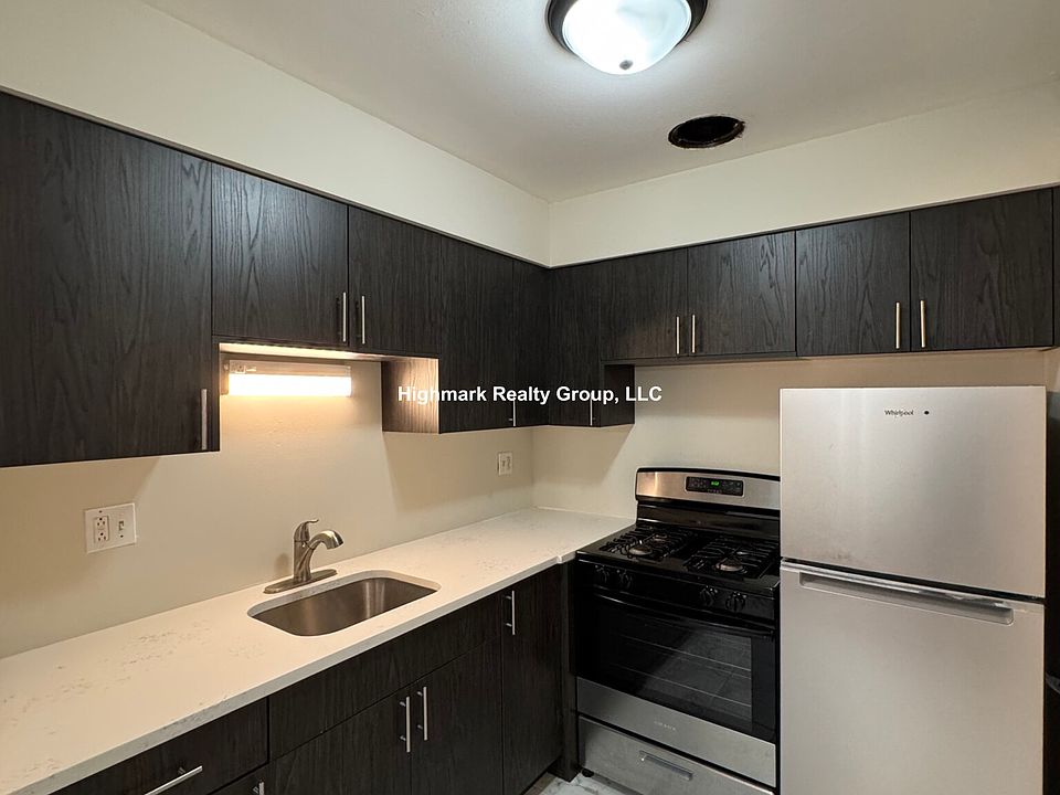 1st image of 5917 N Kenmore Ave #211A